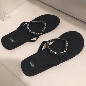 Size 9.5/10 Sanuk Jeweled Sandals 💎